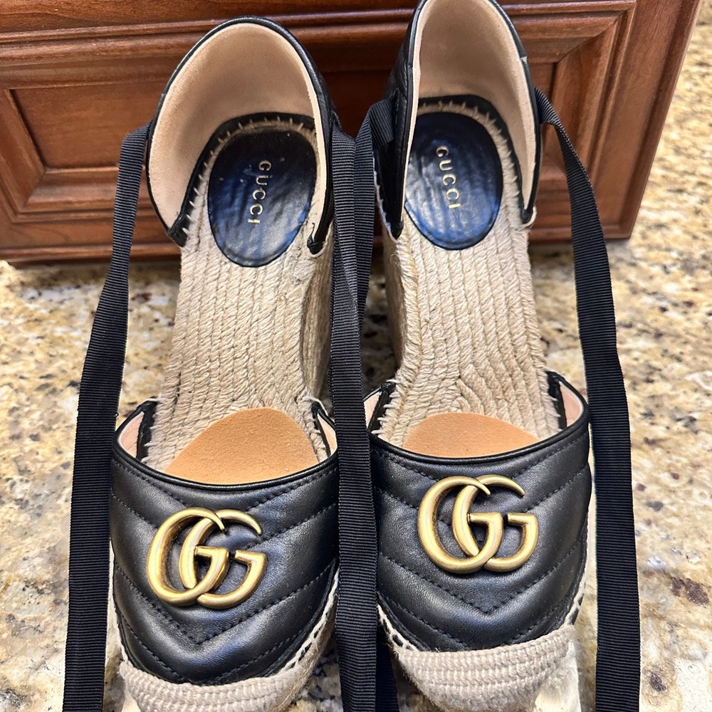 Gucci Black and Gold Espadrille Sandals size 38